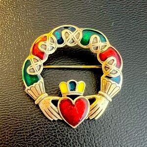 Red/Green Irish Claddagh Brooch